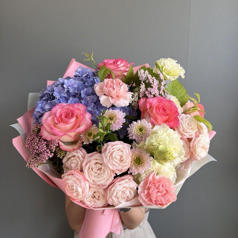 Заказать С гортензией, розами, хризантемой и гвоздикой | Цветули -  уникальный сервис по доставке цветов без накруток и посредников в городе  Краснодар
